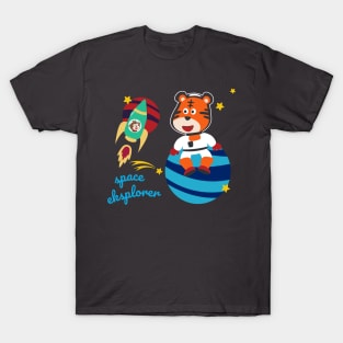 Space tiger or astronaut in a space suit with cartoon style. T-Shirt